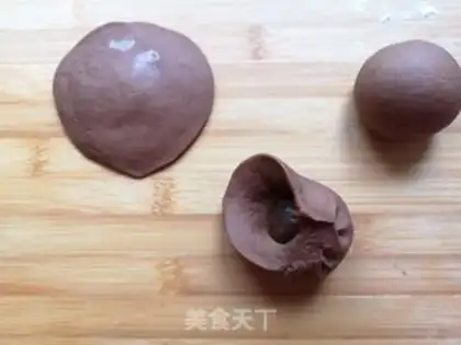 Make Bear squeezes bread step 5
