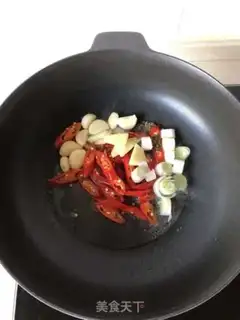 Make Spicy dry shrimp step 3