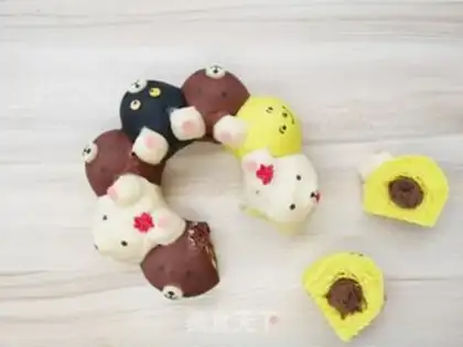 Make Bear squeezes bread step 11