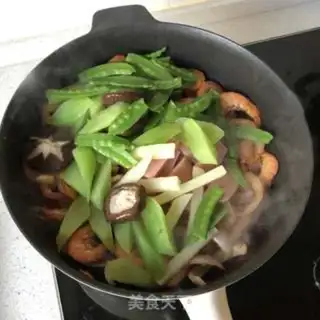 Make Spicy dry shrimp step 9