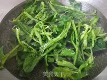 Make Spinach and bean peel step 1