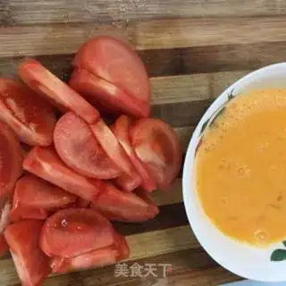 Make Tomato eggcake soup step 1