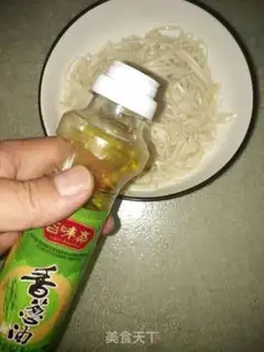 Make Sour sausage noodles step 1