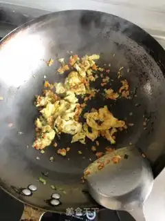 Make Carrot-ding egg fried rice step 3