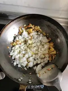 Make Carrot-ding egg fried rice step 4
