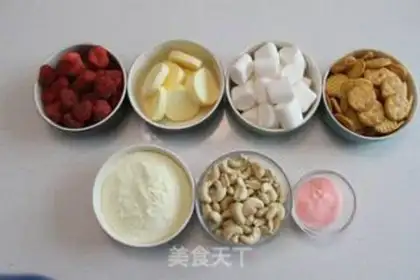 Make Strawberry souffle step 0