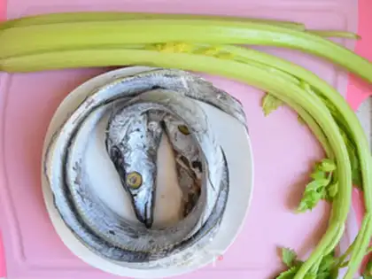 Make Celery with fish step 0