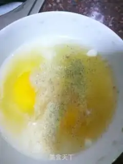 Make Pinemelon fried eggs step 1