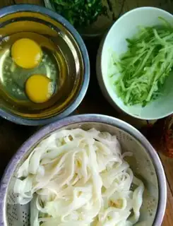 Make cucumber silk and river powder step 0