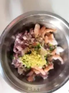 Make Pumpkin shrimp meat dumplings step 4