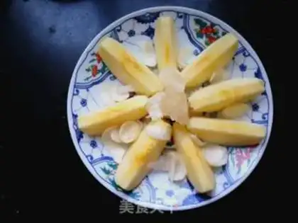Make Apple steamed lilies step 3