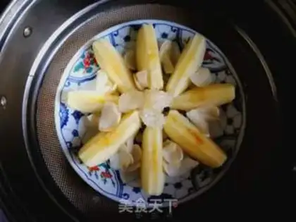 Make Apple steamed lilies step 4
