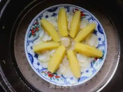 Make Apple steamed lilies step 5