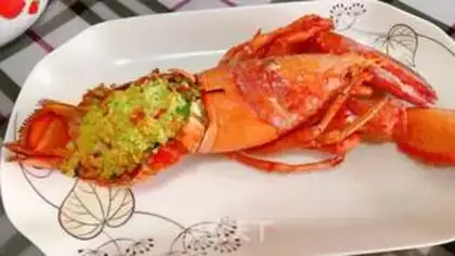 Make Garlic toasted Boston lobster step 4