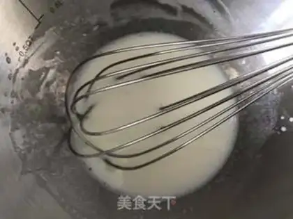 Make Onion pine cake step 1