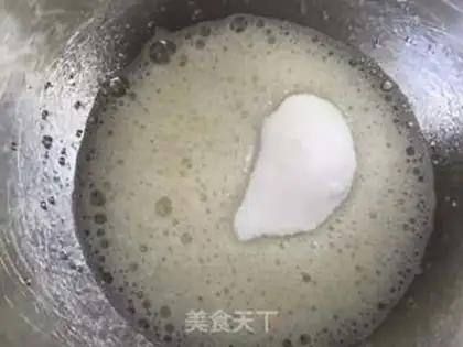 Make Onion pine cake step 2