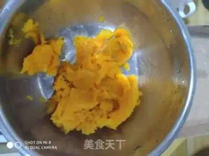 Make Net pumpkin bean rolls step 0