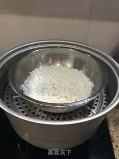 Make Pineapple rice step 1