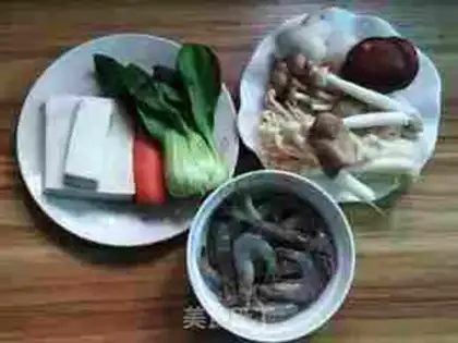 Make Shrimp mushroom tofu soup step 0