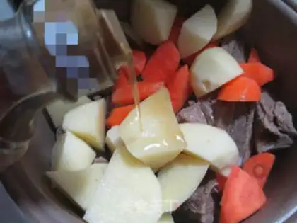 Make Carrot potato broth step 3