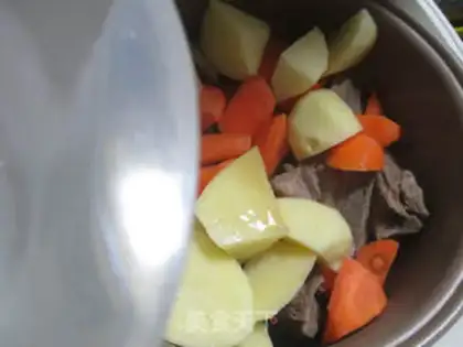 Make Carrot potato broth step 4