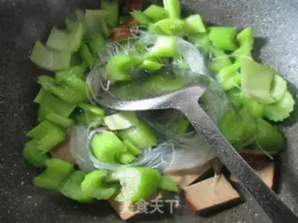 Make Solo ham and celery fans step 4