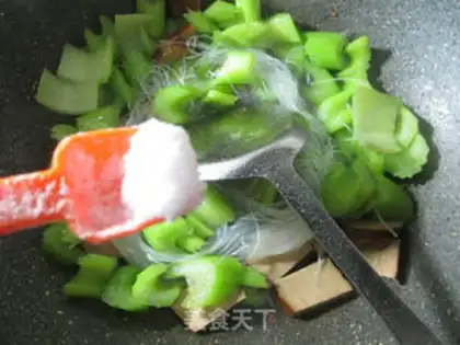 Make Solo ham and celery fans step 5