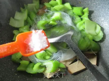 Make Solo ham and celery fans step 6
