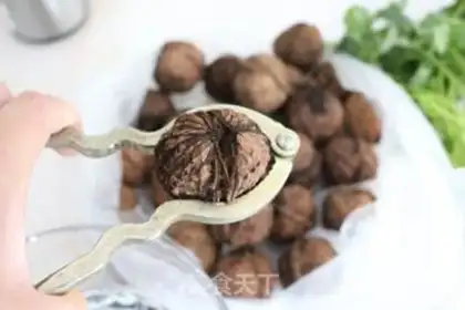Make Cool walnuts step 1