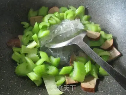 Make Solo ham and celery fans step 7