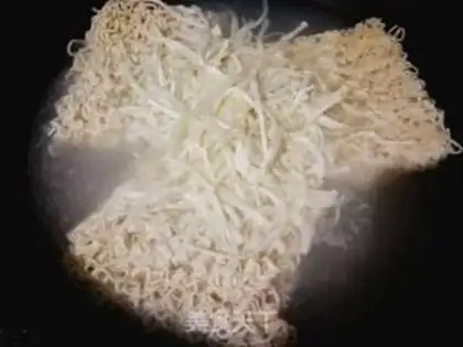 Make Spicy noodle step 4