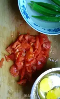 Make Tomatoes, fried eggs step 2