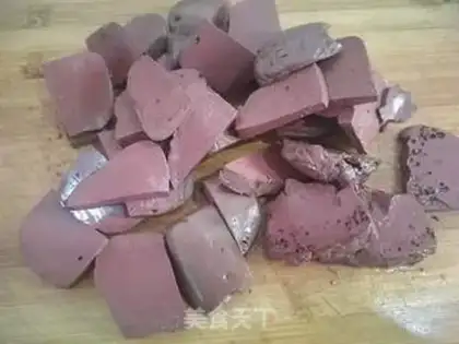 Make Garlic meat burns pig blood step 1