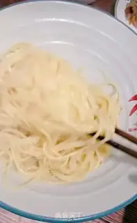 Make Tomato shrimp noodles step 3
