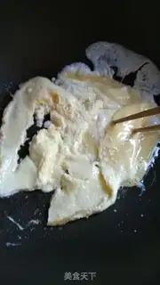 Make Tomatoes, fried eggs step 5