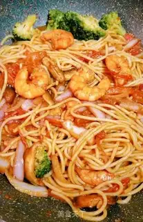 Make Tomato shrimp noodles step 11