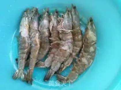 Make The salad sauce and the shrimp step 5