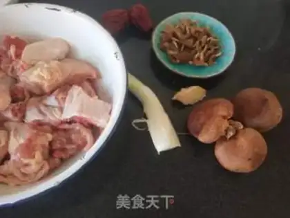 Make Red-tree mushroom walnut chicken soup step 0