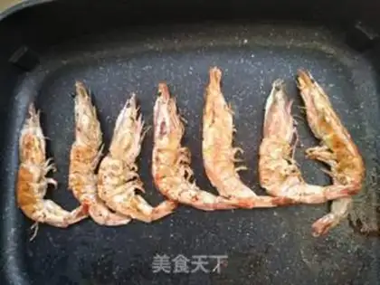 Make The salad sauce and the shrimp step 7