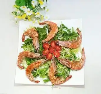 Make The salad sauce and the shrimp step 8