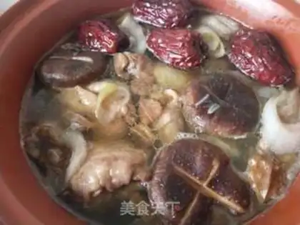 Make Red-tree mushroom walnut chicken soup step 6