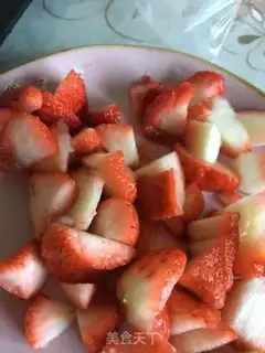 Make Strawberry balls step 2