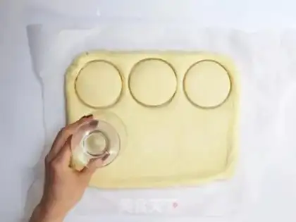 Make Seaweed pine bee step 4