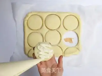 Make Seaweed pine bee step 5
