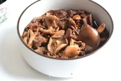 Make Chicken mushroom stew step 1