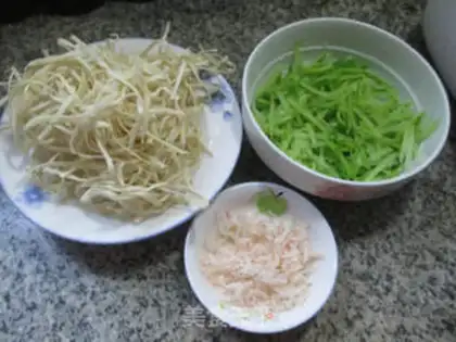 Make Shrimp-skinted radish noodles step 0