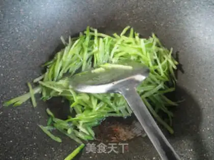 Make Shrimp-skinted radish noodles step 1