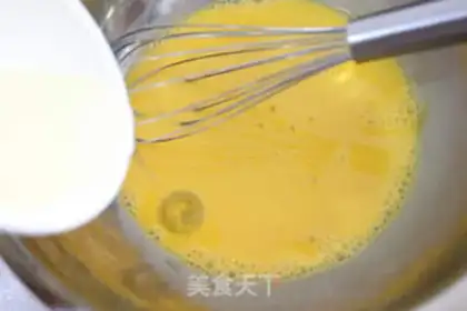 Make Fruit cream box cake step 2
