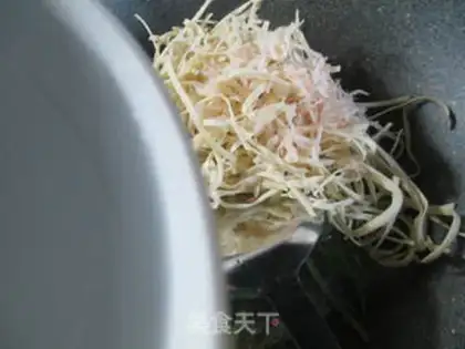 Make Shrimp-skinted radish noodles step 2
