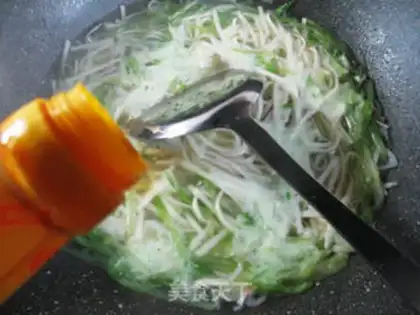 Make Shrimp-skinted radish noodles step 4